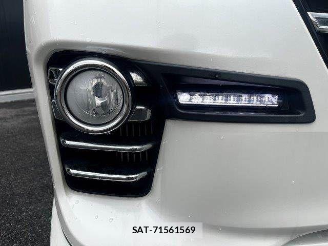Nissan NV350 Caravan 2019-03 8850266-25