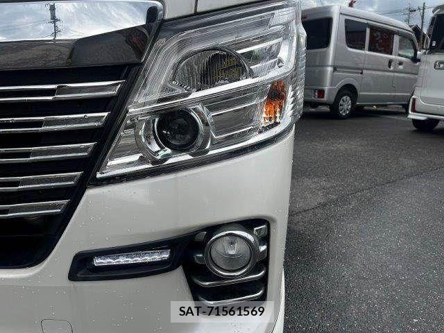 Nissan NV350 Caravan 2019-03 8850266-27