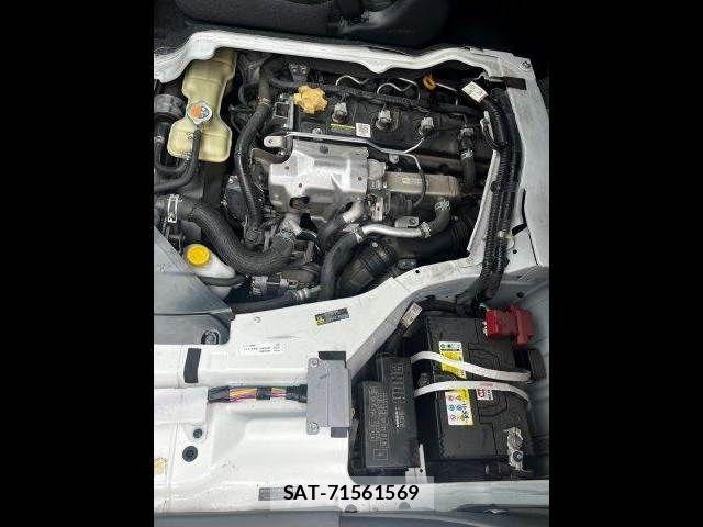 Nissan NV350 Caravan 2019-03 8850266-28