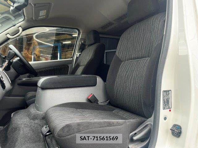 Nissan NV350 Caravan 2019-03 8850266-29
