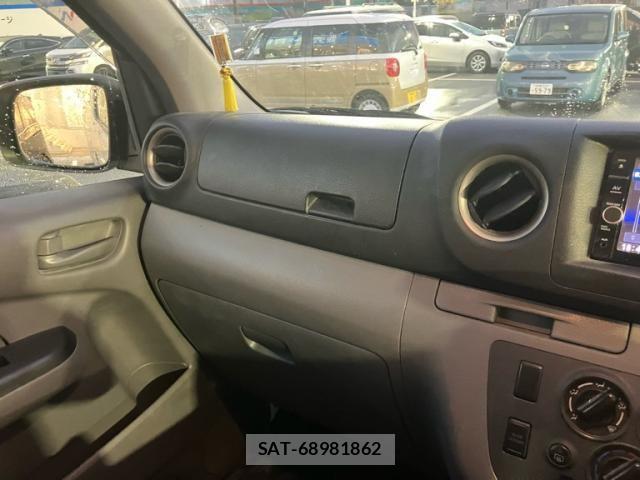 Nissan NV350 Caravan 2018-09 8871761-15