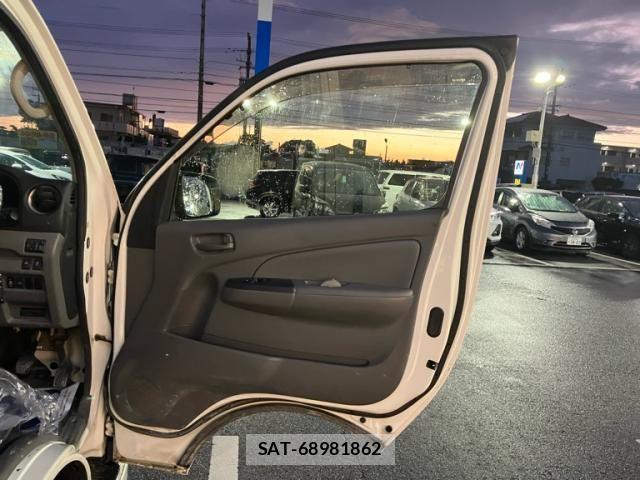 Nissan NV350 Caravan 2018-09 8871761-18