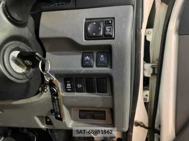 Nissan NV350 Caravan 2018-09 8871761-20