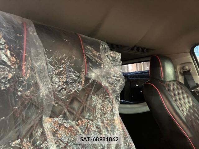 Nissan NV350 Caravan 2018-09 8871761-21