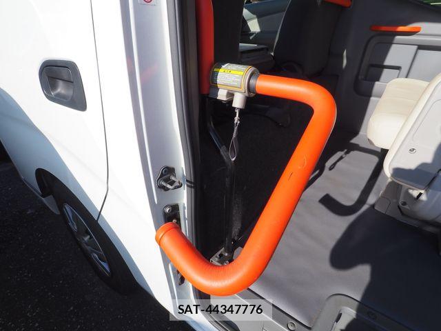 Nissan NV350 Caravan 2021-02 8871757-10