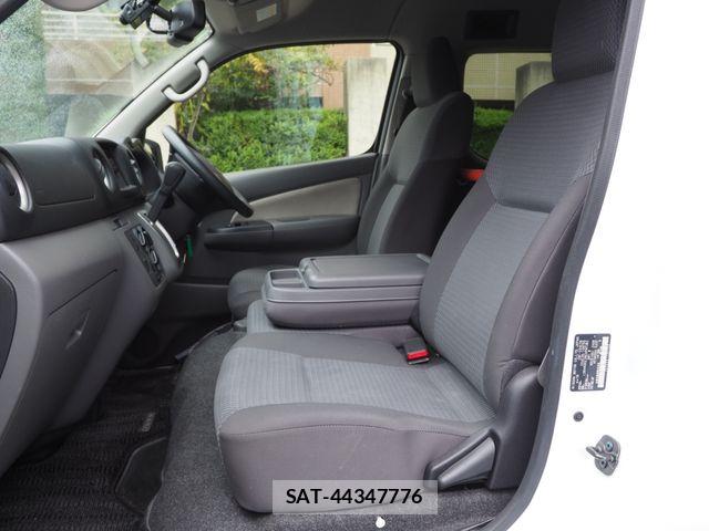 Nissan NV350 Caravan 2021-02 8871757-12