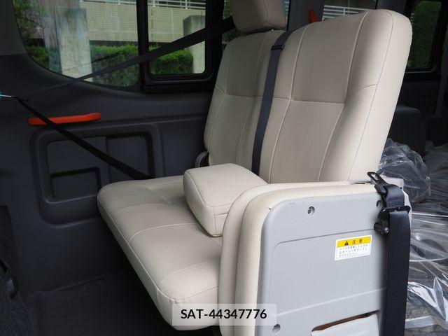 Nissan NV350 Caravan 2021-02 8871757-13