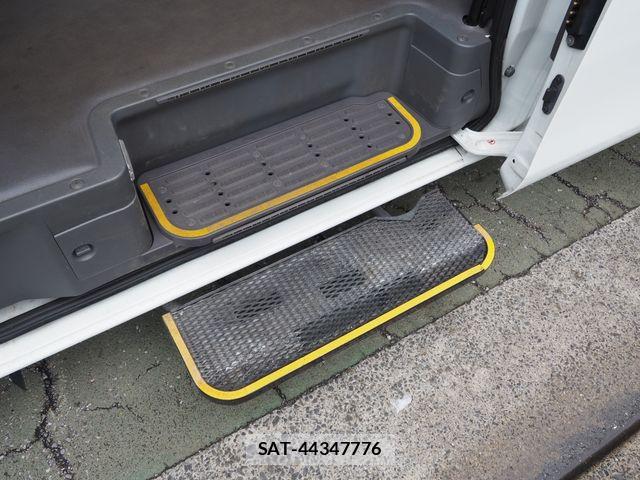 Nissan NV350 Caravan 2021-02 8871757-15