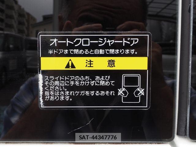 Nissan NV350 Caravan 2021-02 8871757-16