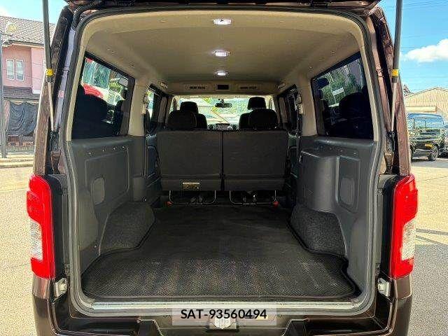 Nissan NV350 Caravan 2020-03 8871759-11