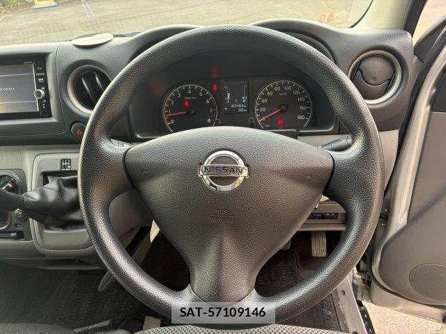 Nissan NV350 Caravan 2016-06 8881377-9