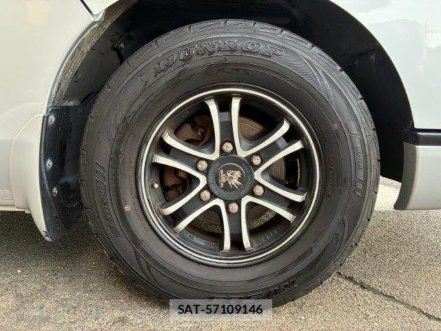 Nissan NV350 Caravan 2016-06 8881377-12