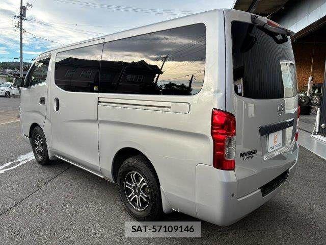 Nissan NV350 Caravan 2016-06 8881377-18
