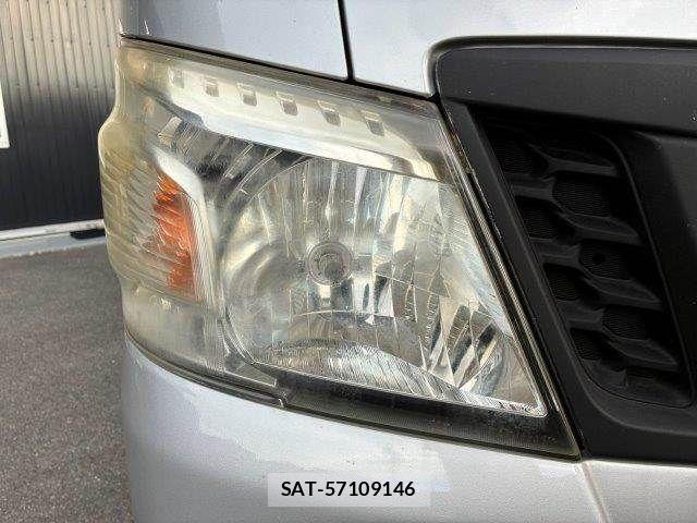 Nissan NV350 Caravan 2016-06 8881377-21
