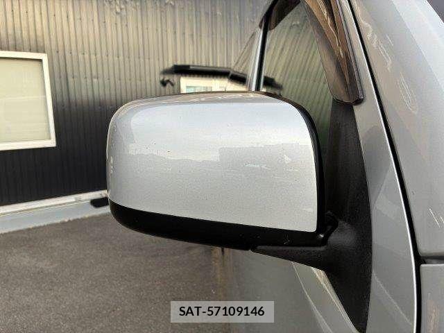 Nissan NV350 Caravan 2016-06 8881377-24