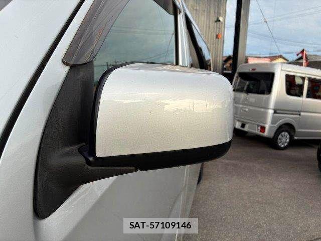 Nissan NV350 Caravan 2016-06 8881377-25
