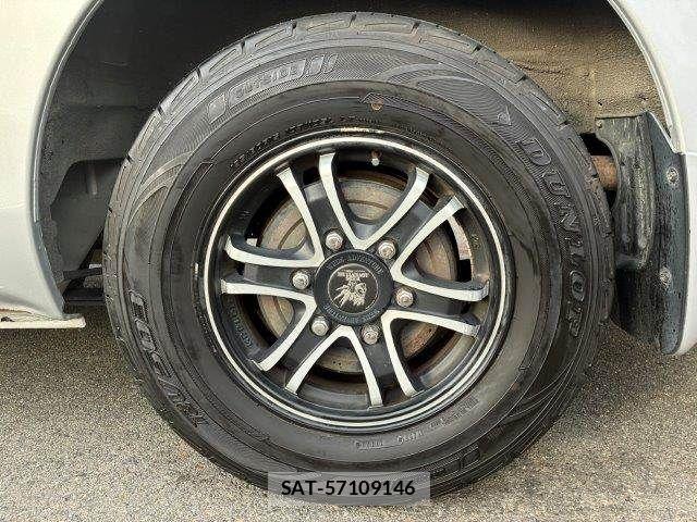 Nissan NV350 Caravan 2016-06 8881377-27