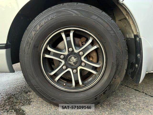 Nissan NV350 Caravan 2016-06 8881377-28