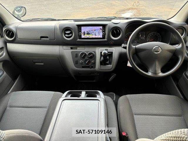 Nissan NV350 Caravan 2016-06 8881377-2