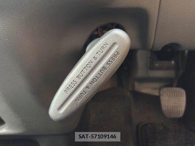 Nissan NV350 Caravan 2016-06 8881377-5