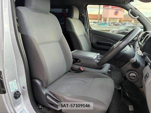 Nissan NV350 Caravan 2016-06 8881377-6