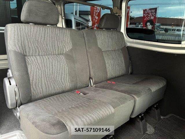 Nissan NV350 Caravan 2016-06 8881377-7