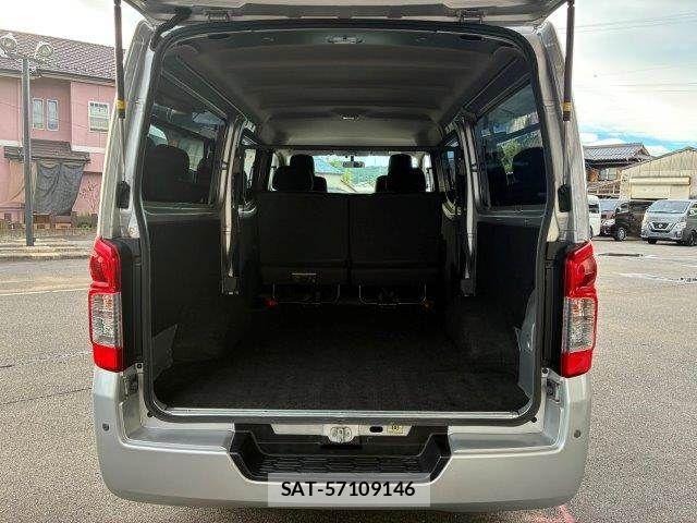 Nissan NV350 Caravan 2016-06 8881377-8