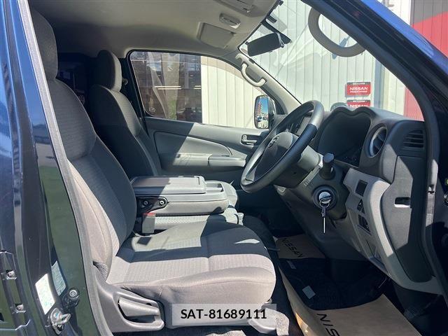 Nissan NV350 Caravan 2021-03 8881372-10