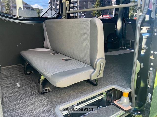 Nissan NV350 Caravan 2021-03 8881372-14