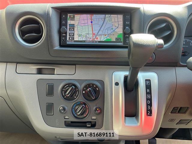 Nissan NV350 Caravan 2021-03 8881372-17