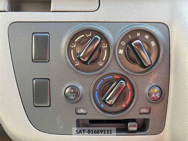 Nissan NV350 Caravan 2021-03 8881372-19