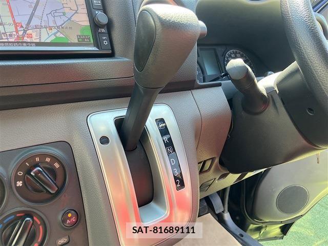 Nissan NV350 Caravan 2021-03 8881372-20