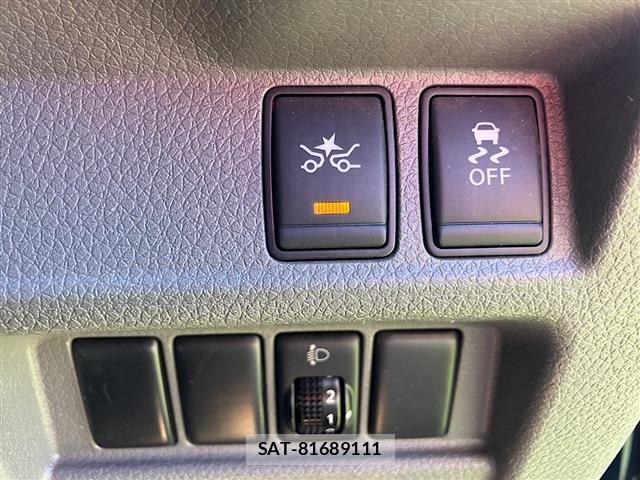 Nissan NV350 Caravan 2021-03 8881372-25