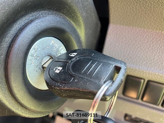 Nissan NV350 Caravan 2021-03 8881372-27
