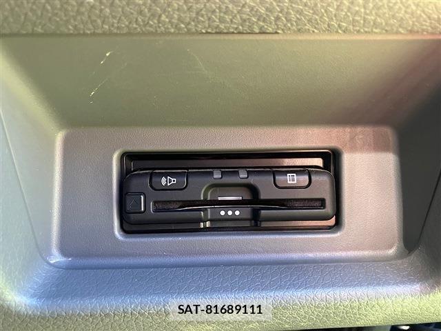 Nissan NV350 Caravan 2021-03 8881372-29