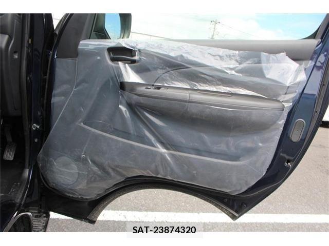 Nissan NV350 Caravan 2022-05 8881371-16