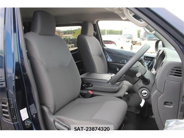 Nissan NV350 Caravan 2022-05 8881371-17