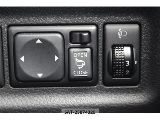 Nissan NV350 Caravan 2022-05 8881371-1