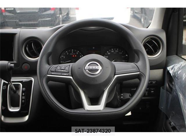 Nissan NV350 Caravan 2022-05 8881371-21