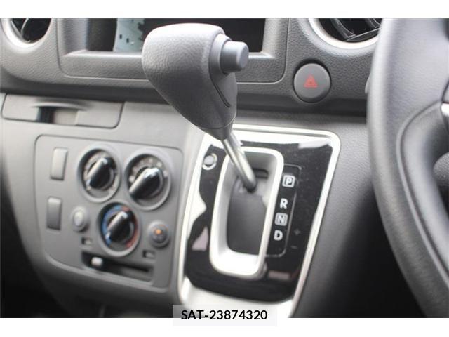 Nissan NV350 Caravan 2022-05 8881371-22