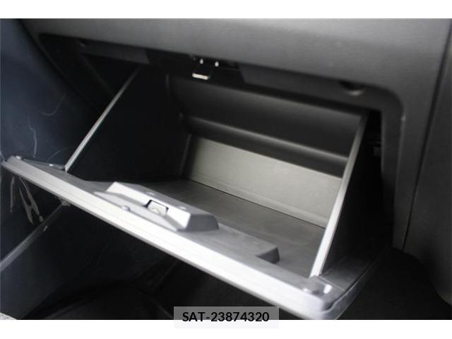 Nissan NV350 Caravan 2022-05 8881371-27