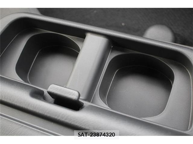 Nissan NV350 Caravan 2022-05 8881371-6