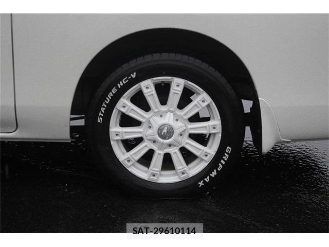 Nissan NV350 Caravan 2017-08 8881373-16
