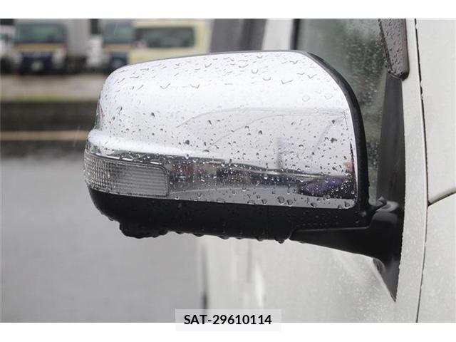 Nissan NV350 Caravan 2017-08 8881373-22