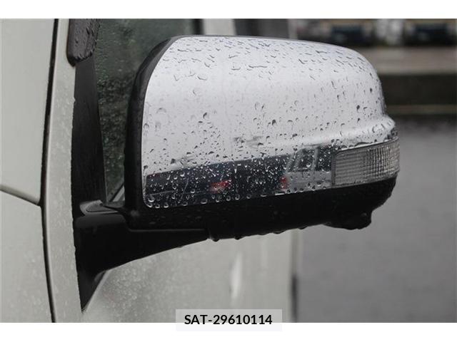 Nissan NV350 Caravan 2017-08 8881373-23