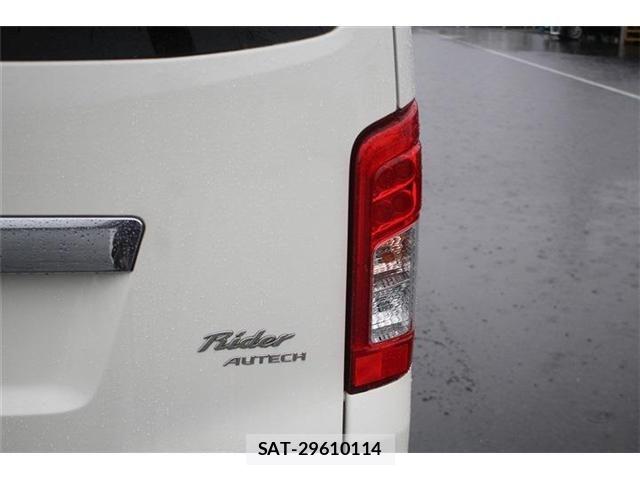 Nissan NV350 Caravan 2017-08 8881373-24