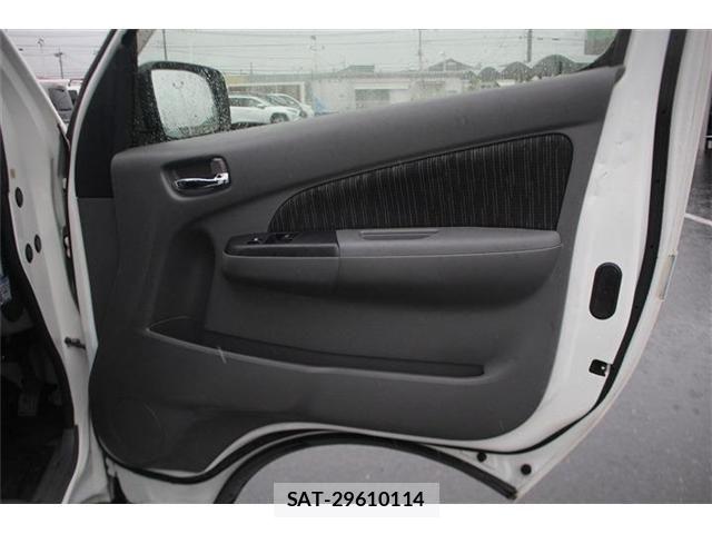Nissan NV350 Caravan 2017-08 8881373-26