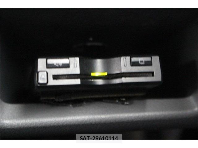 Nissan NV350 Caravan 2017-08 8881373-4