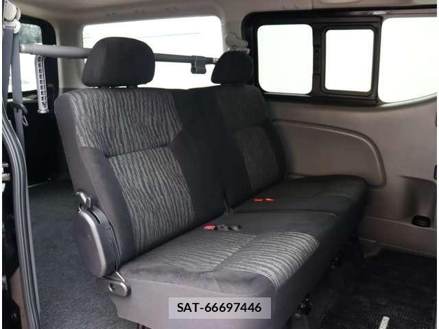 Nissan NV350 Caravan 2021-04 8881368-7
