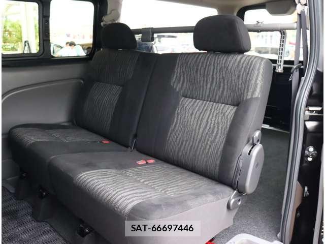 Nissan NV350 Caravan 2021-04 8881368-8